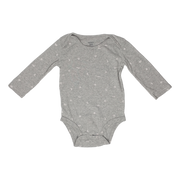 Body estampado gris con soles y nubes T. 12M