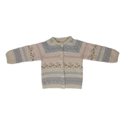 Saquito tejido con diseño en colores pasteles